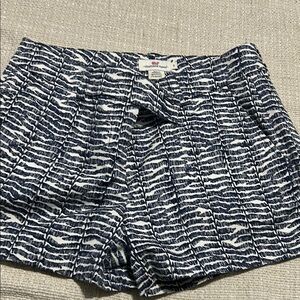 Vineyard Vines lady shorts